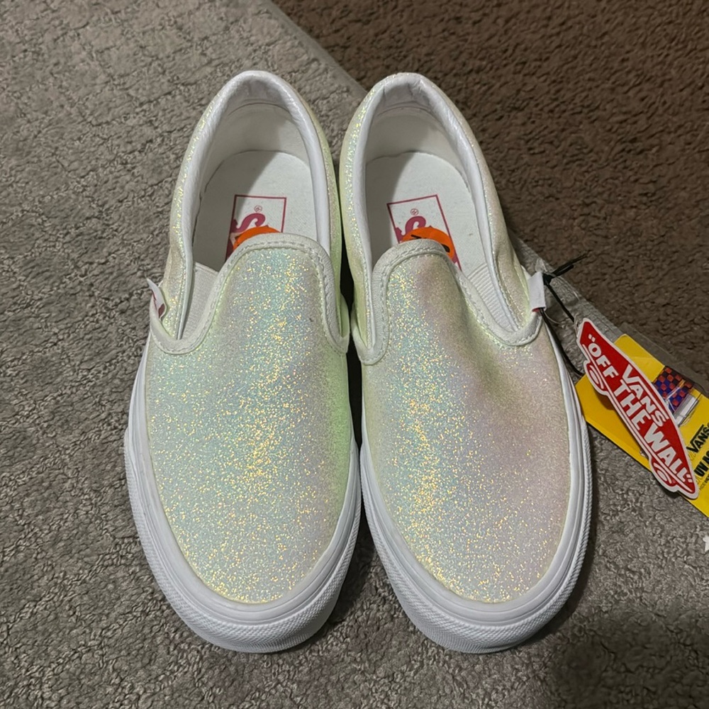 Brand New glitter white Vans size 5.5 never worn. No box available for shoes